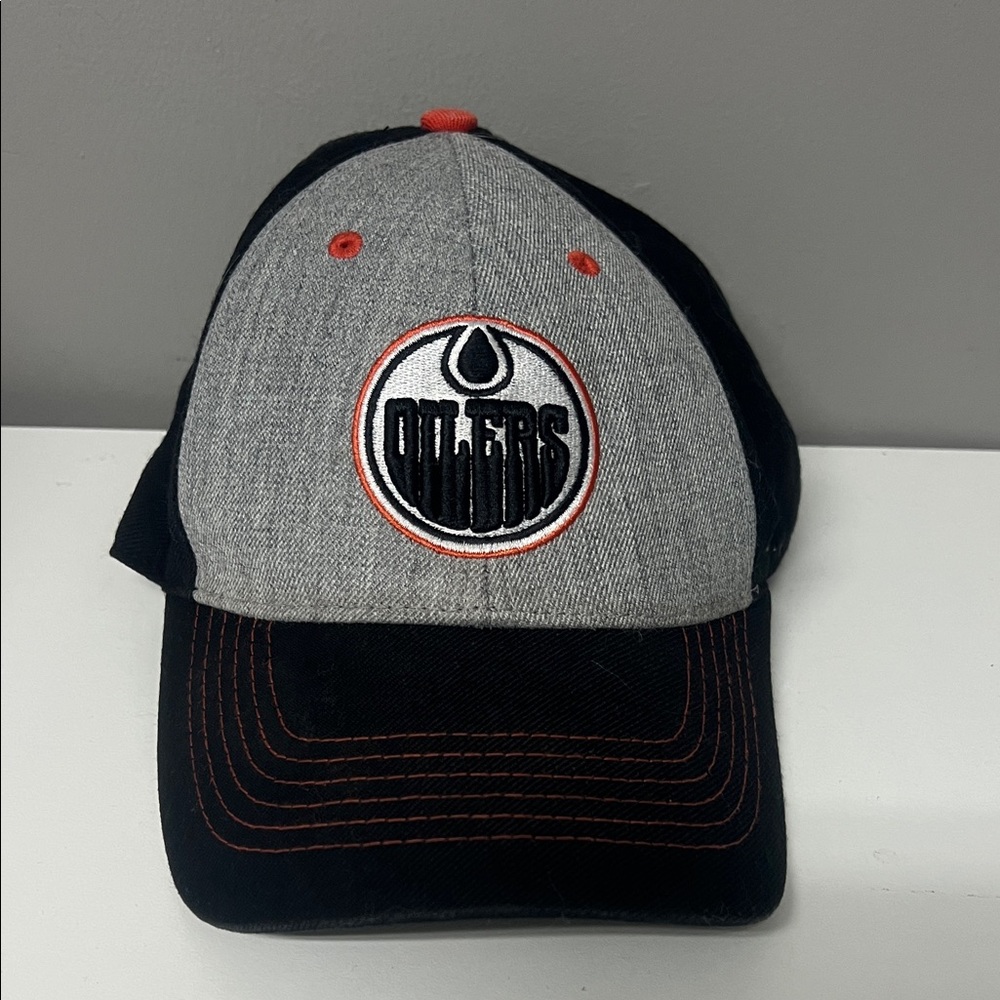 NHL Black and White Embroidered Logo Patch Cap

Oilers